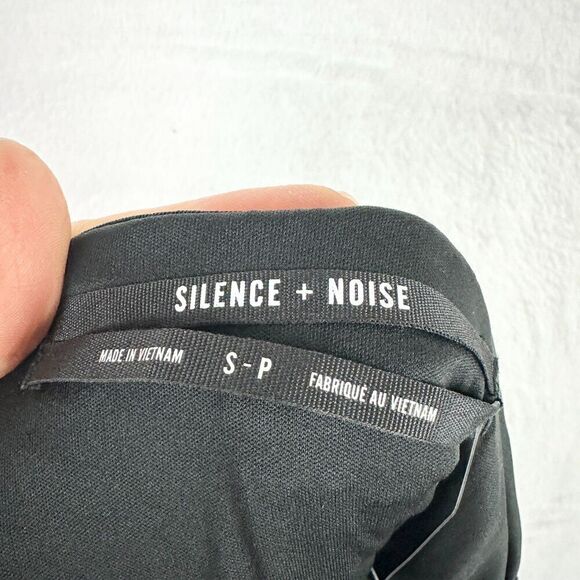 Urban Outfitters Silence & Noise Aston Halterneck Jumpsuit Small NWT Glitter - Picture 9 of 11